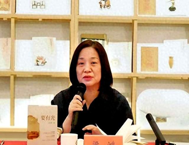 从“梁庄”走来的梁鸿，这一次聚焦青少年心灵困境