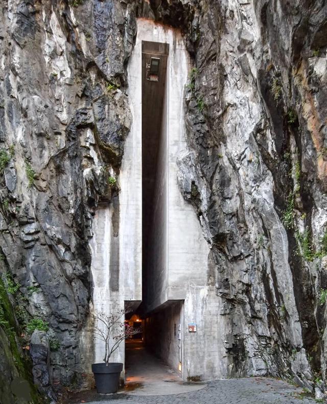 岩石缝隙中的现代回响:加尔费蒂与贝林佐纳大城堡的重生