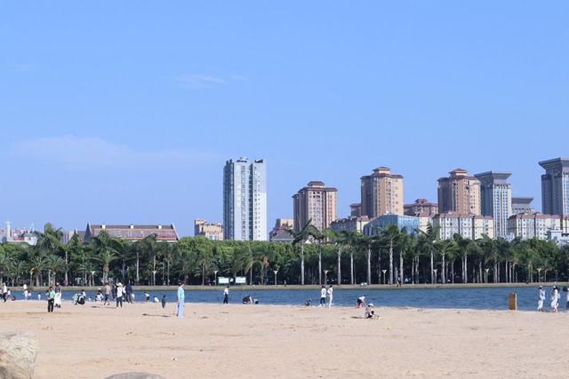 云南有大海的沙滩的城市，昆明动车1小时直达，四季如春度假小城