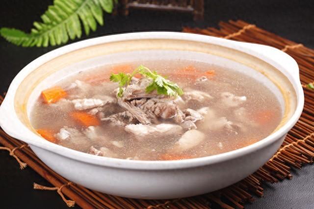 羊肉火锅配什么菜好吃（🔥羊肉胡萝卜丝浓汤火锅）