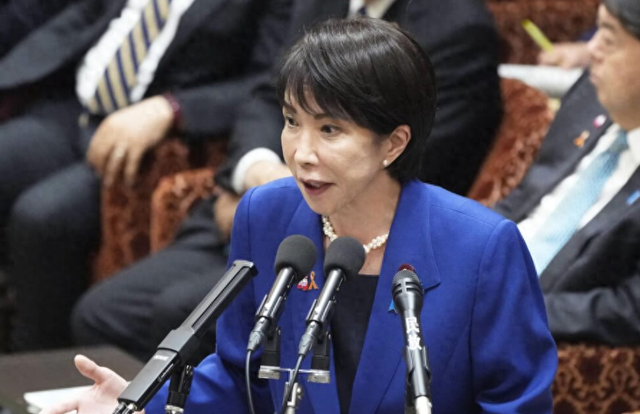 日本再传爆炸消息，高市计划背水一战，解放军面朝日本，连打8天