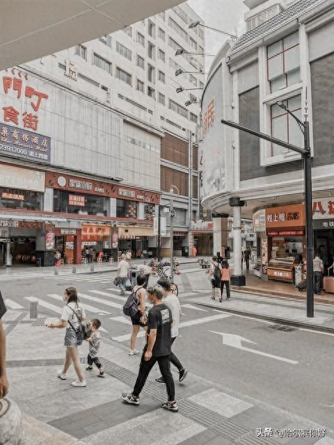 哈尔滨繁华地标：中央大街、果戈里大街与松花江畔的魅力