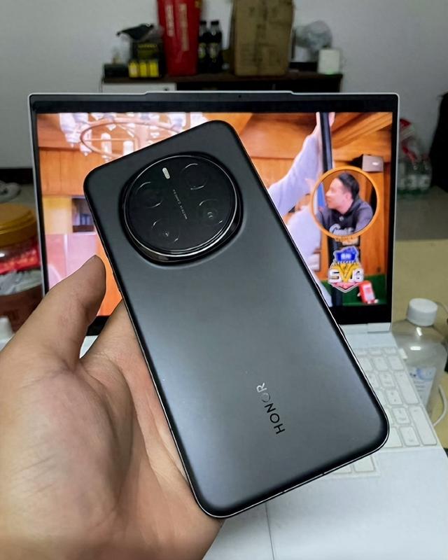 荣耀 Magic 7 系列核心亮点浓缩：均衡旗舰的实力答卷