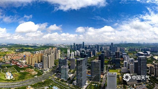好看！南宁上空蓝天白云美景“霸屏”