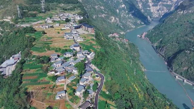 大渡河畔绿色突围 奏响全面深化改革“新序曲”