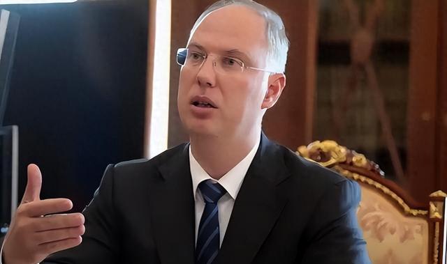 美军又出手了，扣下一艘油轮	，不到24小时，中国海军船只停靠南美