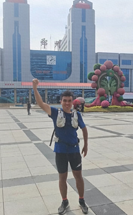 男子用34天从北京跑步到上海，跑烂了5双鞋，瘦了10斤