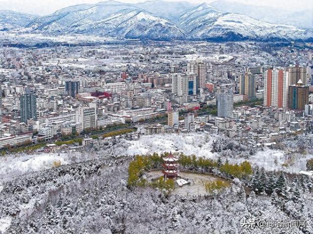 银装素裹商山美