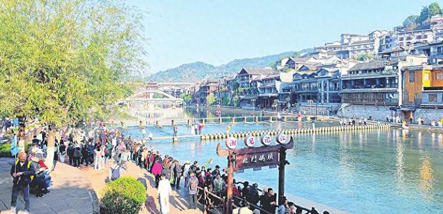 山西旅游市场错峰出游：线路诱人 价格实惠