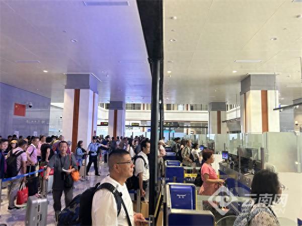 中老铁路“暑期档”出境游持续火爆
