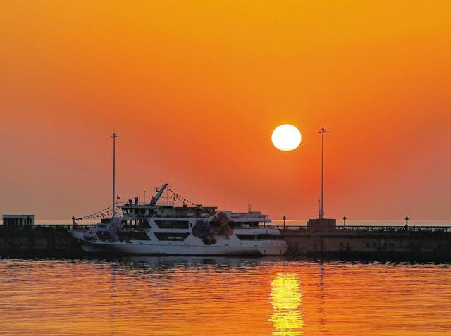 红日初升 大港披金