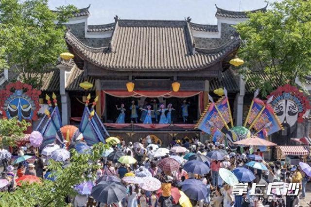 组图｜赏大戏看飞天，铜官窑国风乐园快乐无边