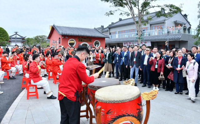 潮心“湘”印，“桥”连向兴！