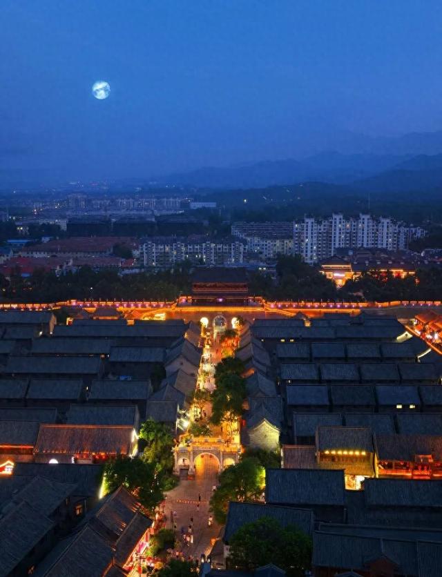 爱在中秋，一宵清辉漫古城，千年情思逐月光