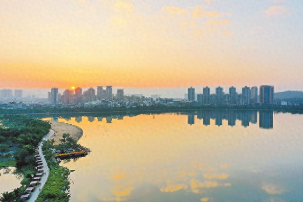 弥勒避寒游持续升温