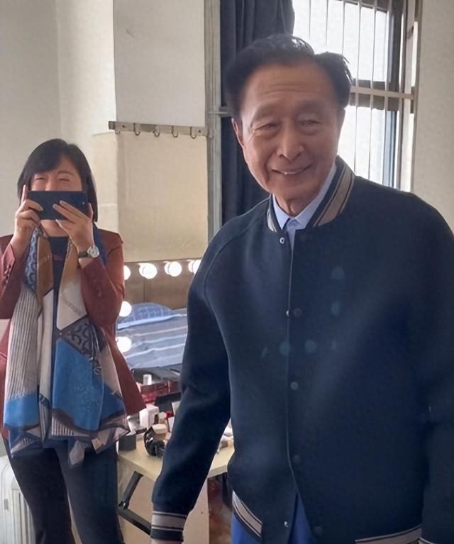 86岁宋世雄现状：定居北京老到认不出，托举儿女成才后却都在国外