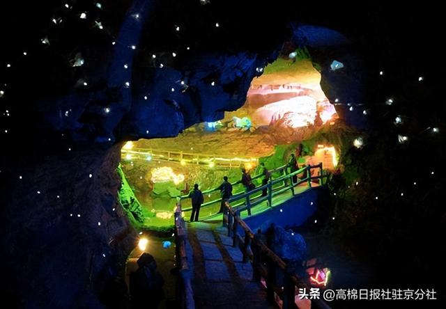 有萤火虫的地下溶洞