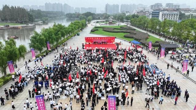 荆州区：全民携手迎国庆 万步同心创5A 环城健步走焕发古城新风貌