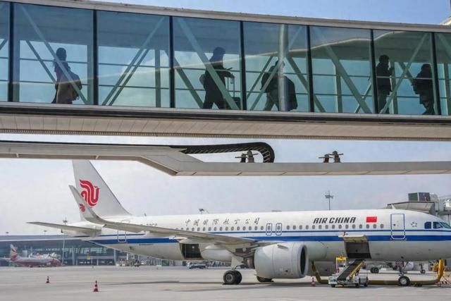 史上最长春节假期！机票搜索量翻3倍，热门线路票价“水涨船高”