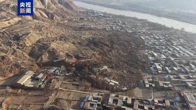 甘肃省永靖县发生滑坡，45户房屋被埋，无人员伤亡，初步统计直接经济损失约4135万元
