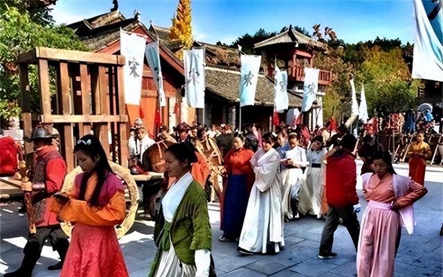 横店20万群演现状：美女泛滥成灾，光棍懒汉遍地，他们该何去何从