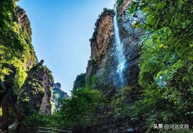 赏峡谷风光、品万年泉水、观溶洞奇观，河北还藏着这样一处清凉秘境