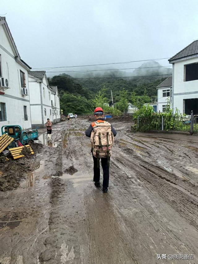 风雨逆行架起“永不消逝的电波” 中国电信完成北京所有受灾通信中断村抢通任务