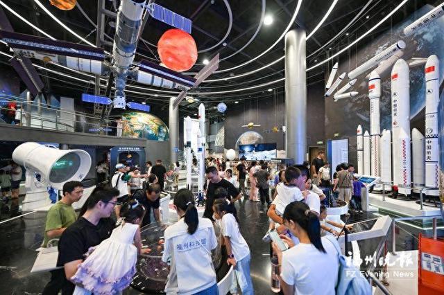 “科技游”受青睐 福州科技馆人气爆棚