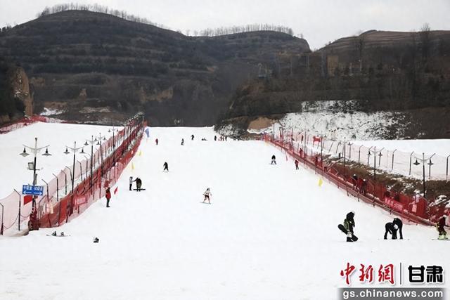 庆阳西峰：雪舞冰嬉开启暖冬冰雪盛宴