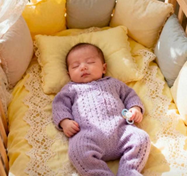 儿媳妇坐月子，我伺候一个月，她给我的回报让我泪流满面