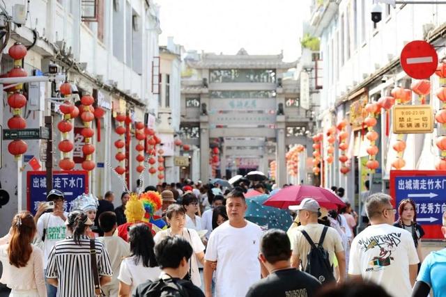 假期首日潮州古城喜迎“开门红”！多部门全力守护节日旅游环境