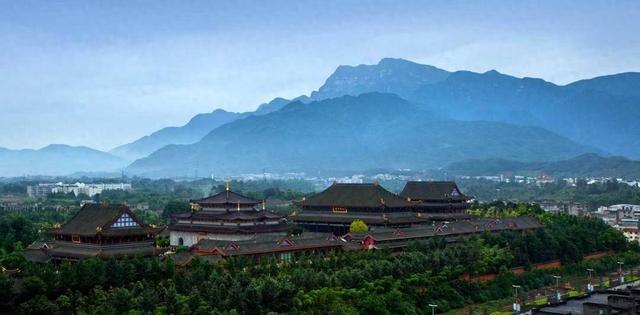 峨眉山遇冷游客流失14万，猴哥都饿瘦了？当地：仅为景区购票游客数据，总接待量增加8.82万人次｜封面深镜