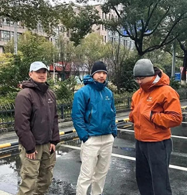 北京街头羽绒服观察：大牌遇冷，这3个牌子成赢家