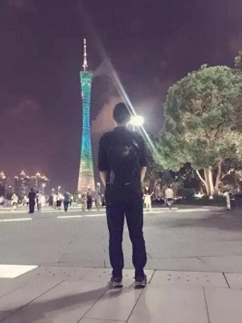 突然发现，儿子和我们疏远了，越来越陌生，满满的疏离感