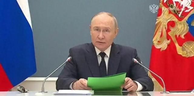 普京可能不得不停战了！最大财源被切断，再想打也没钱了！