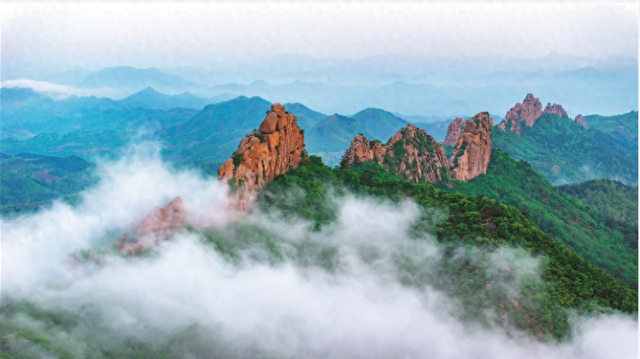 云海绕奇峰