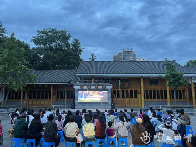 罗平县“周末公益影院”：以文化惠民点亮避暑经济新引擎