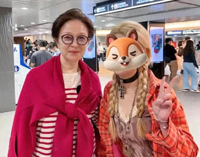 67岁刘莉莉定居日本，二婚嫁富商不再拍戏，晚年却为不婚女儿操心