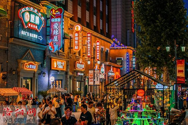 街区经济：当商业街变成旅游景区