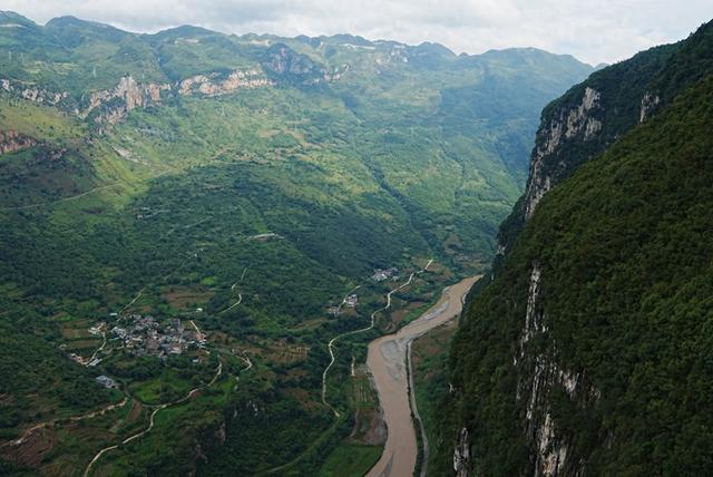 自然奇观与现代体验交融：尼珠河大峡谷重塑生态旅游新高度