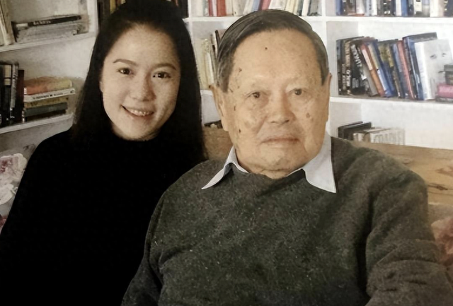 恩爱21年抵不过现实残酷	，103岁杨振宁年老，娇妻49岁翁帆正当好