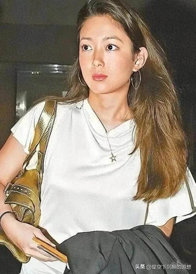低调！头顶2000亿家产，老公有才有颜又有钱