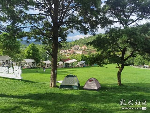 团结乡滑草场：找一片草地去打滚