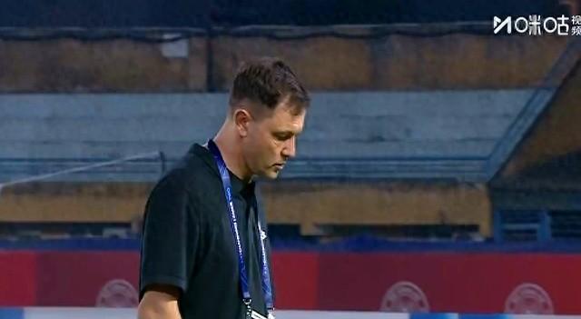 输球输人！北京国安被提前淘汰：王刚怒推造冲突，曹永竞卡脖染红