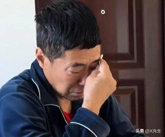 女儿从4层楼跳下，父亲只看一眼就去上班，知道真相后网友呆住…