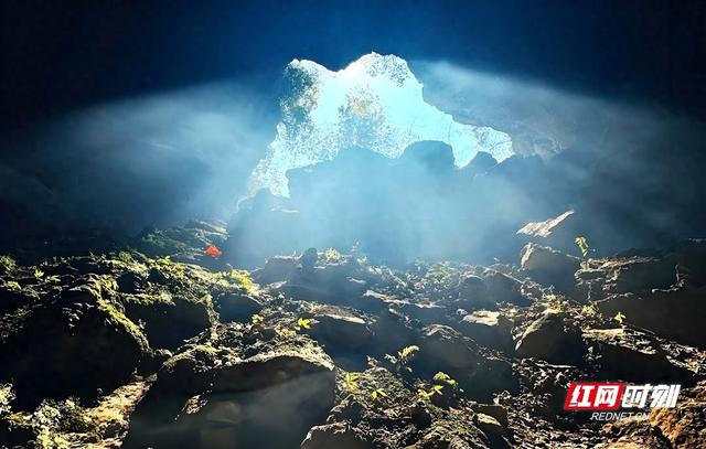 湖南旅游资源新发现丨泸溪浦市楠木洞：被光选中的“地下宫殿”