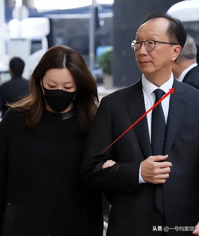 恩爱23年抵不过残酷现实，73岁梁锦松衰老萎缩 47岁伏明霞绚烂如花