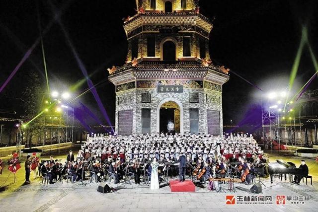 昨晚的万花楼，上演了一场跨越千年的文化对话