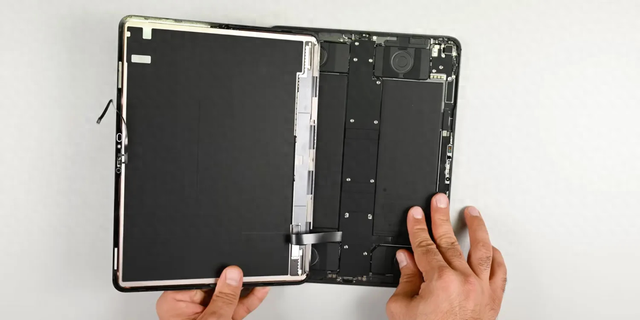 iFixit 拆解苹果 M5 iPad Pro：已预留前置双摄空间