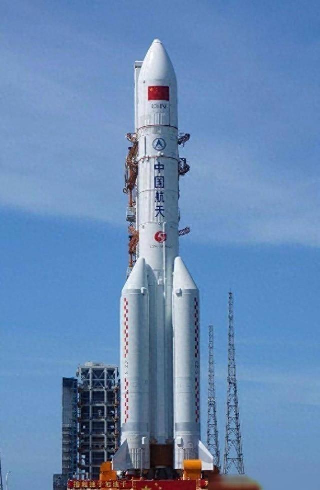中美俄火箭最大推力差距断崖：美7130吨，俄仅4620吨，中国是多少
